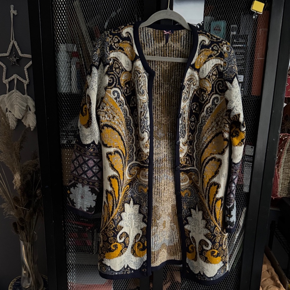 Elegant Paisley Knit Cardigan